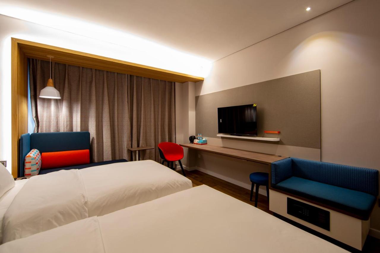 Holiday Inn Express Jinan Jingshi Road, An Ihg Hotel Exteriör bild