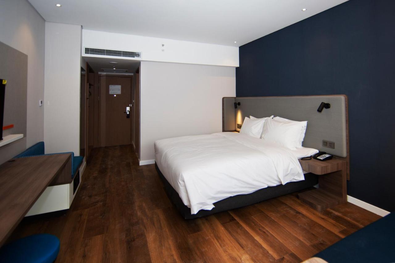 Holiday Inn Express Jinan Jingshi Road, An Ihg Hotel Exteriör bild