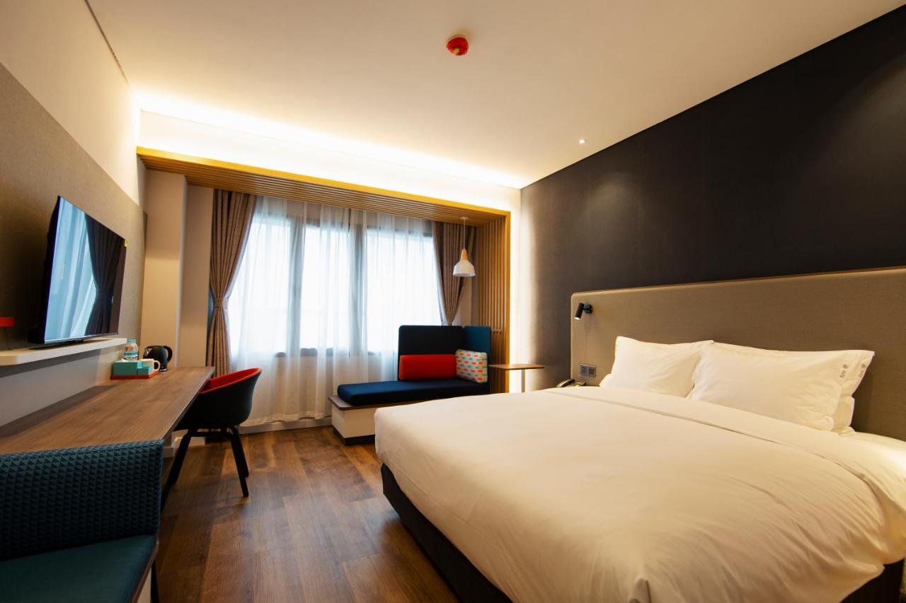 Holiday Inn Express Jinan Jingshi Road, An Ihg Hotel Exteriör bild