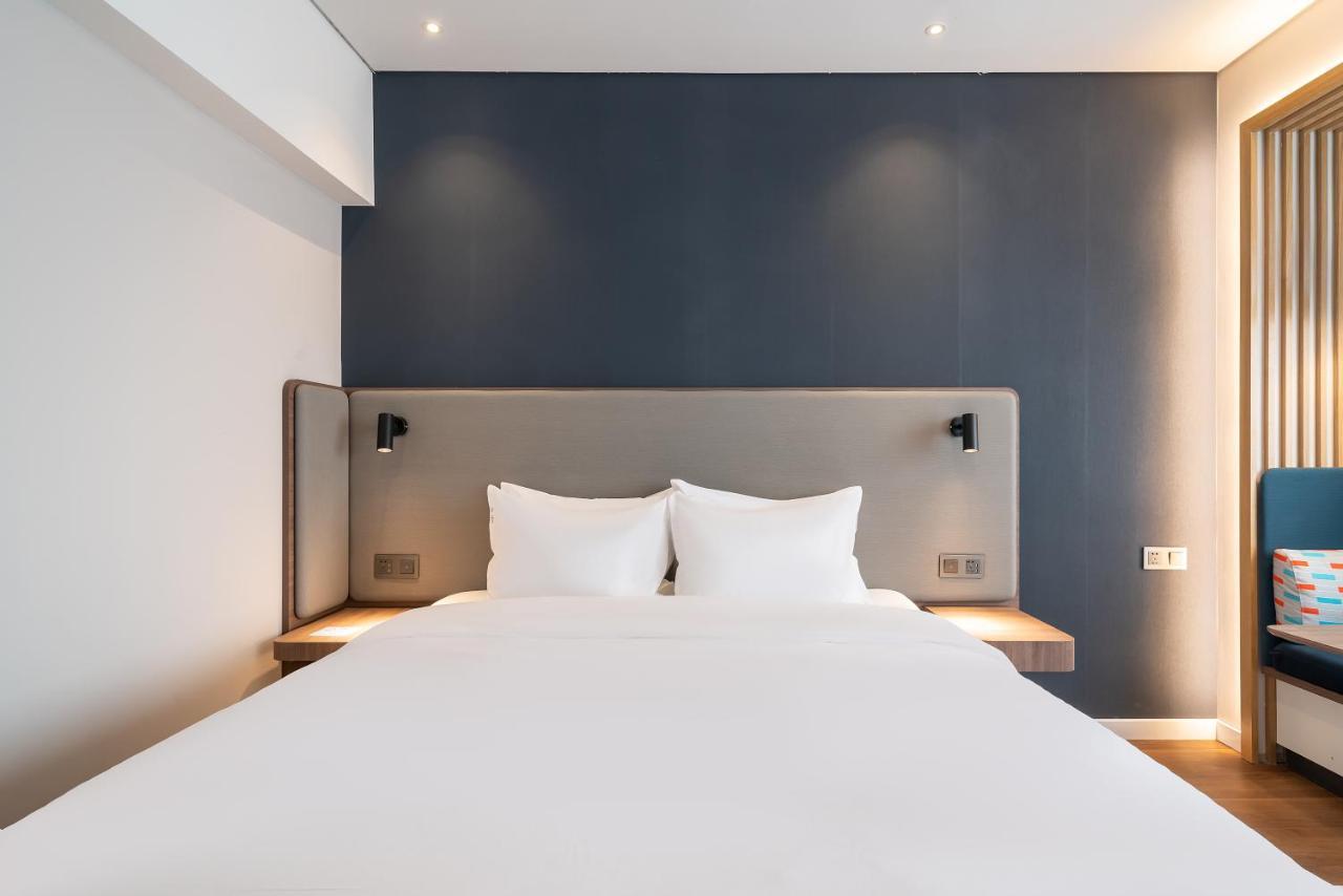 Holiday Inn Express Jinan Jingshi Road, An Ihg Hotel Exteriör bild