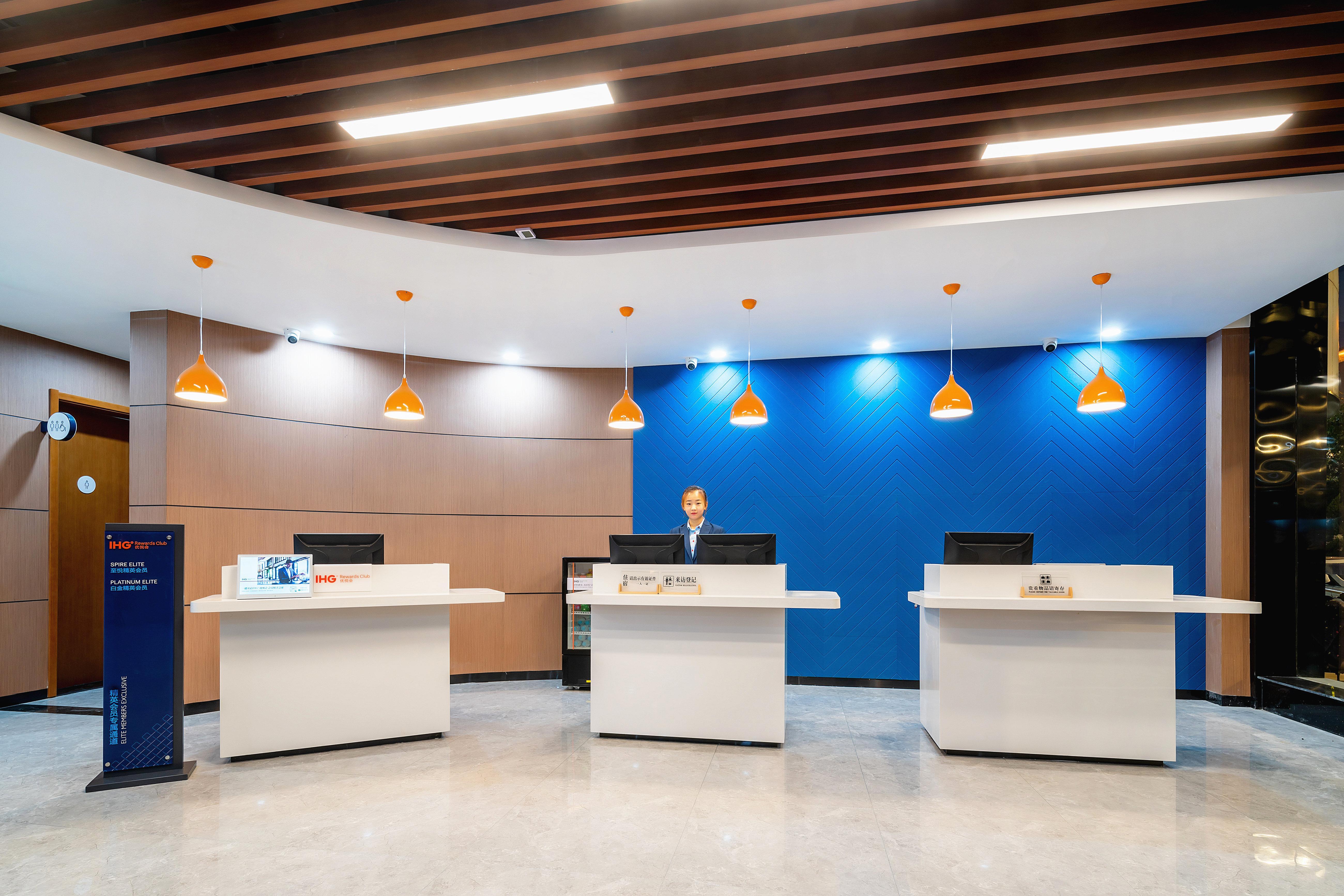 Holiday Inn Express Jinan Jingshi Road, An Ihg Hotel Exteriör bild